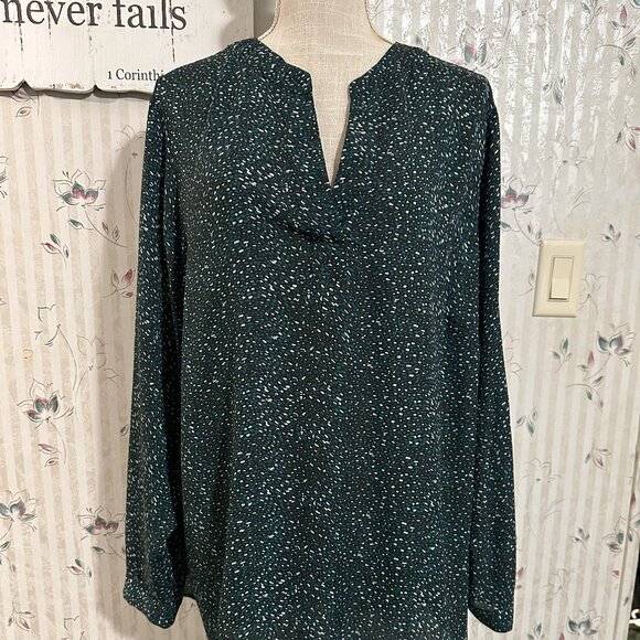 Carolina Belle 1X Popover Long Sleeve Top Black, Green, White - Picture 1 of 3